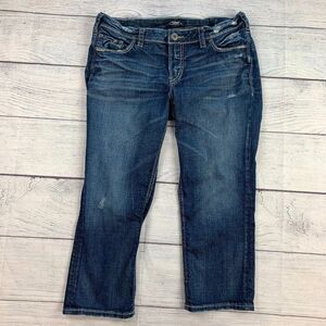 Silver Jeans Capri sz 31 Elyse Medium Wash Inseam 23.5" Distressed